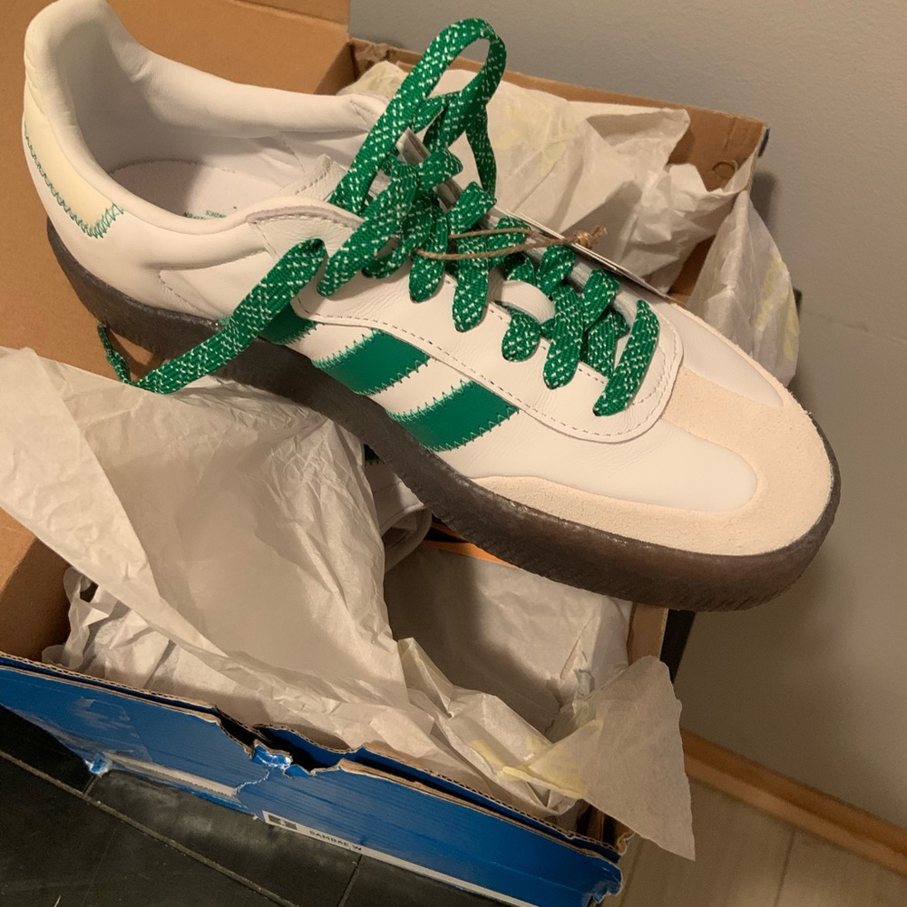 NWT Adidas Women’s Samba White with Green Stripes Sneakers 7.5 - Picture 8 of 8